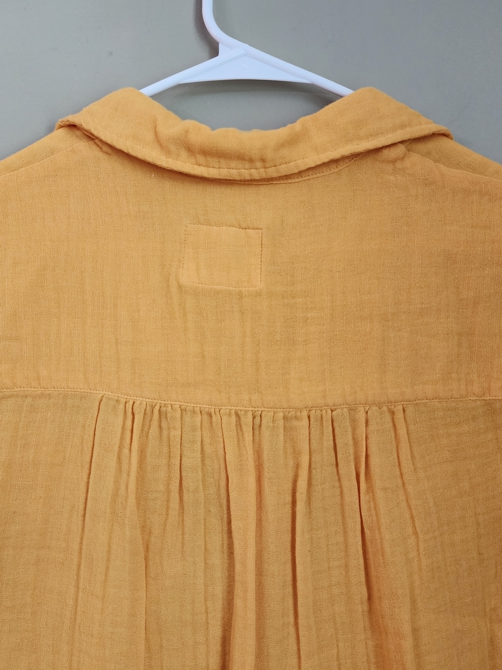 Rails Yellow Short-Sleeve V-Neck Blouse 100% organic cotton. - Picture 4 of 7
